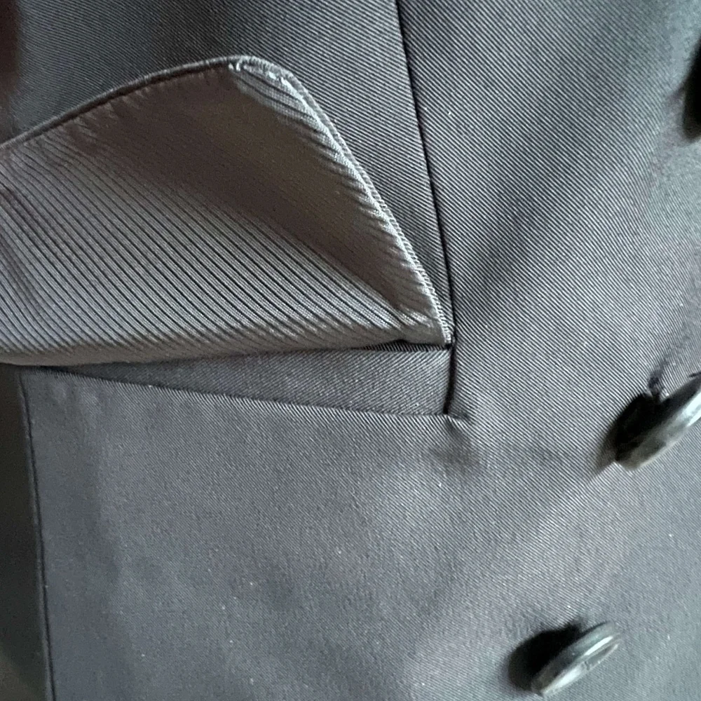 VINTAGE Elizabeth and James blazer - black, double breasted, ruched sleeves - Picture 13 of 16